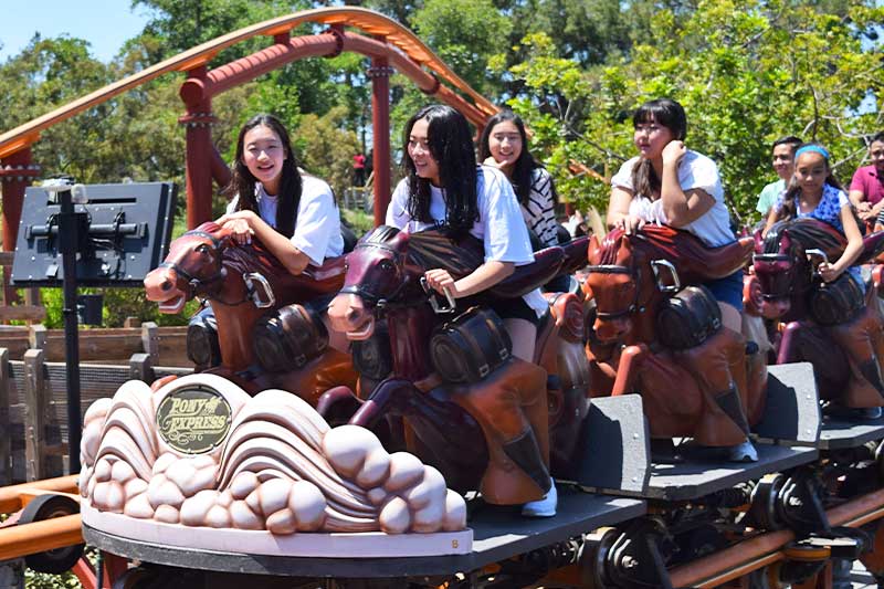 0421-thrill-rides-knotts-berry-farm-pony-express.jpg