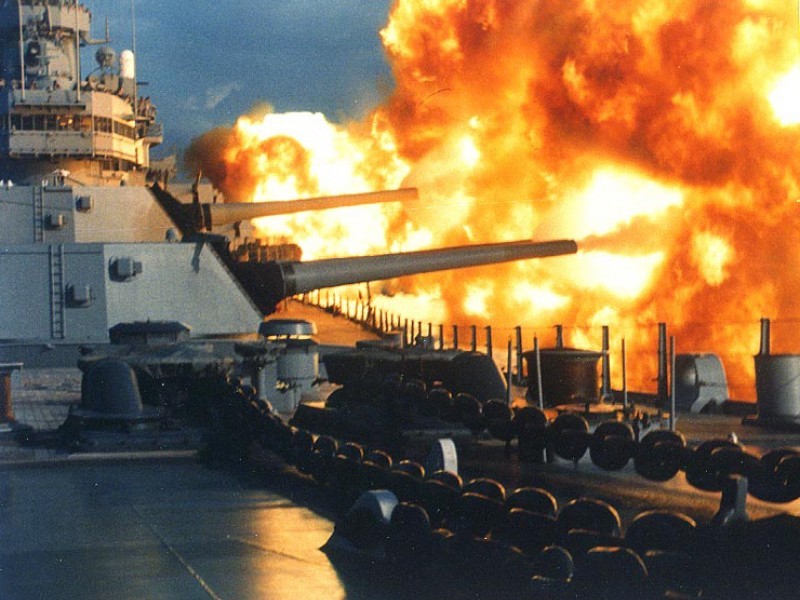 120802-new-jersey-firing-battleship-gun2-e1343923446872.jpg