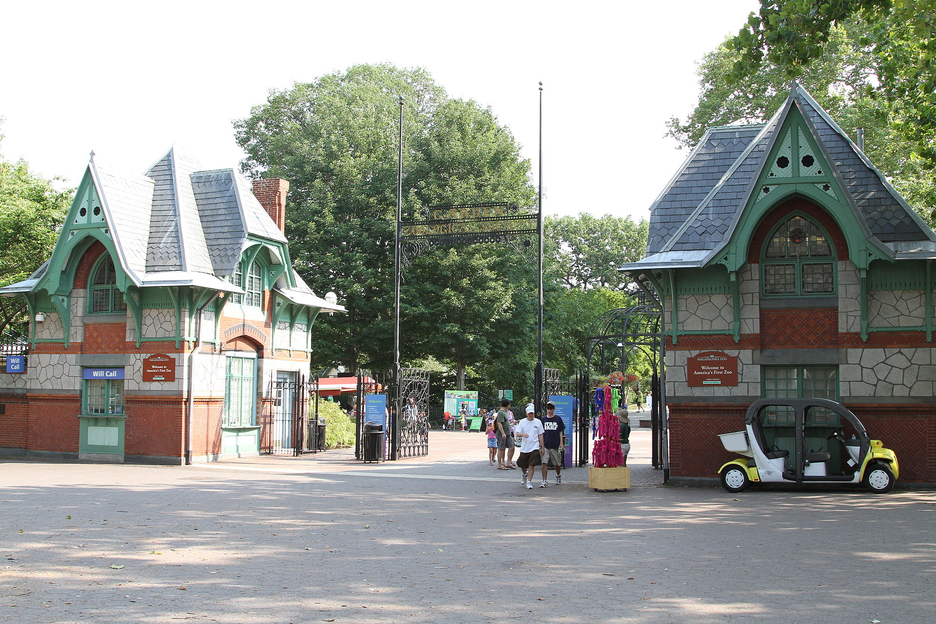 1920px-Philadelphia_Zoo_entrance,_Philadelphia,_Pennsylvania,_USA-27June2010.jpg