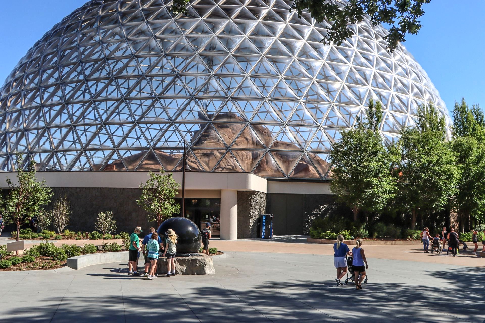 423296-2-largest-indoor-desert-1d72a3bf.jpg