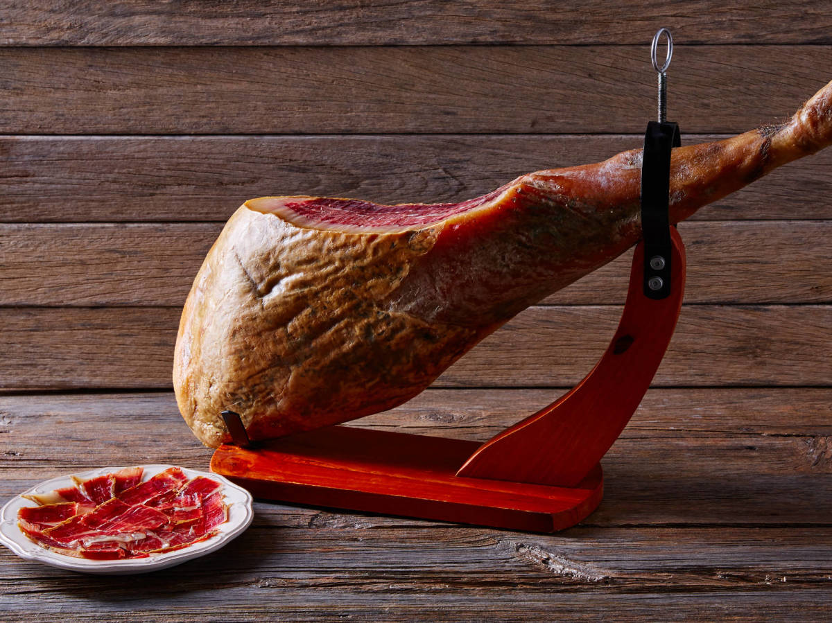 766x574xjamon-iberico-como-distinguirlo.jpg.pagespeed.ic.wrkgZI1j0M.jpg
