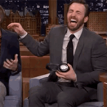 chrisevanslaughing.gif