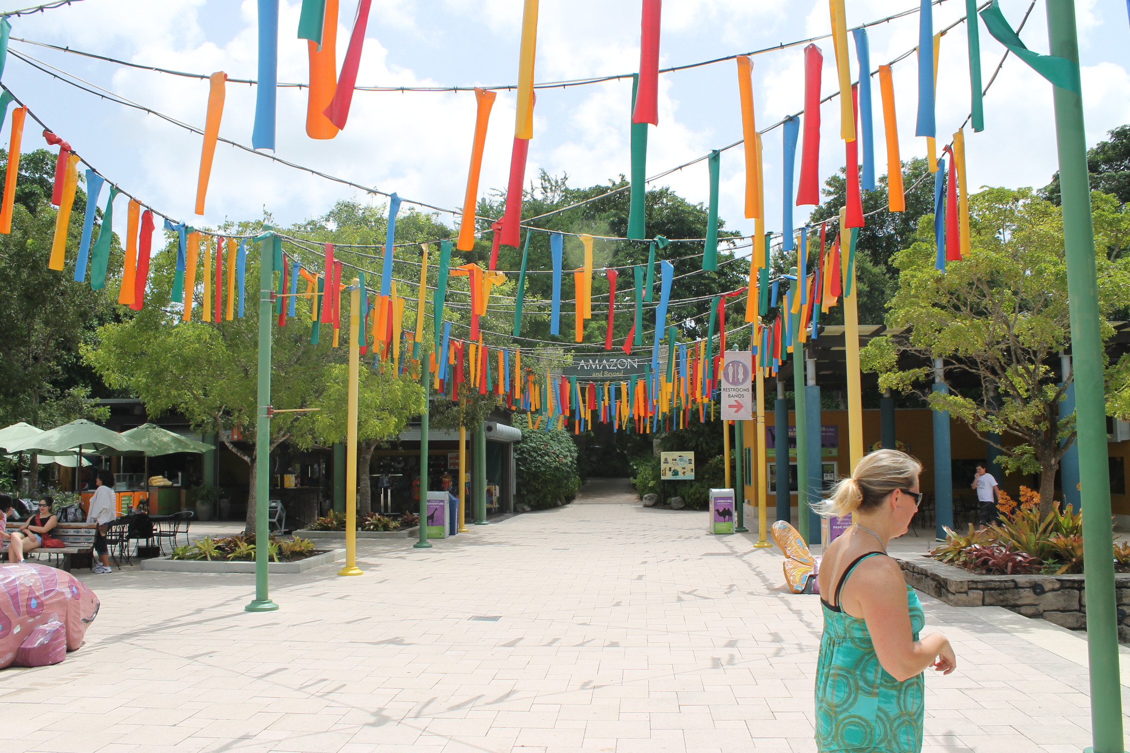 GiantOttersamazonvillage.jpg
