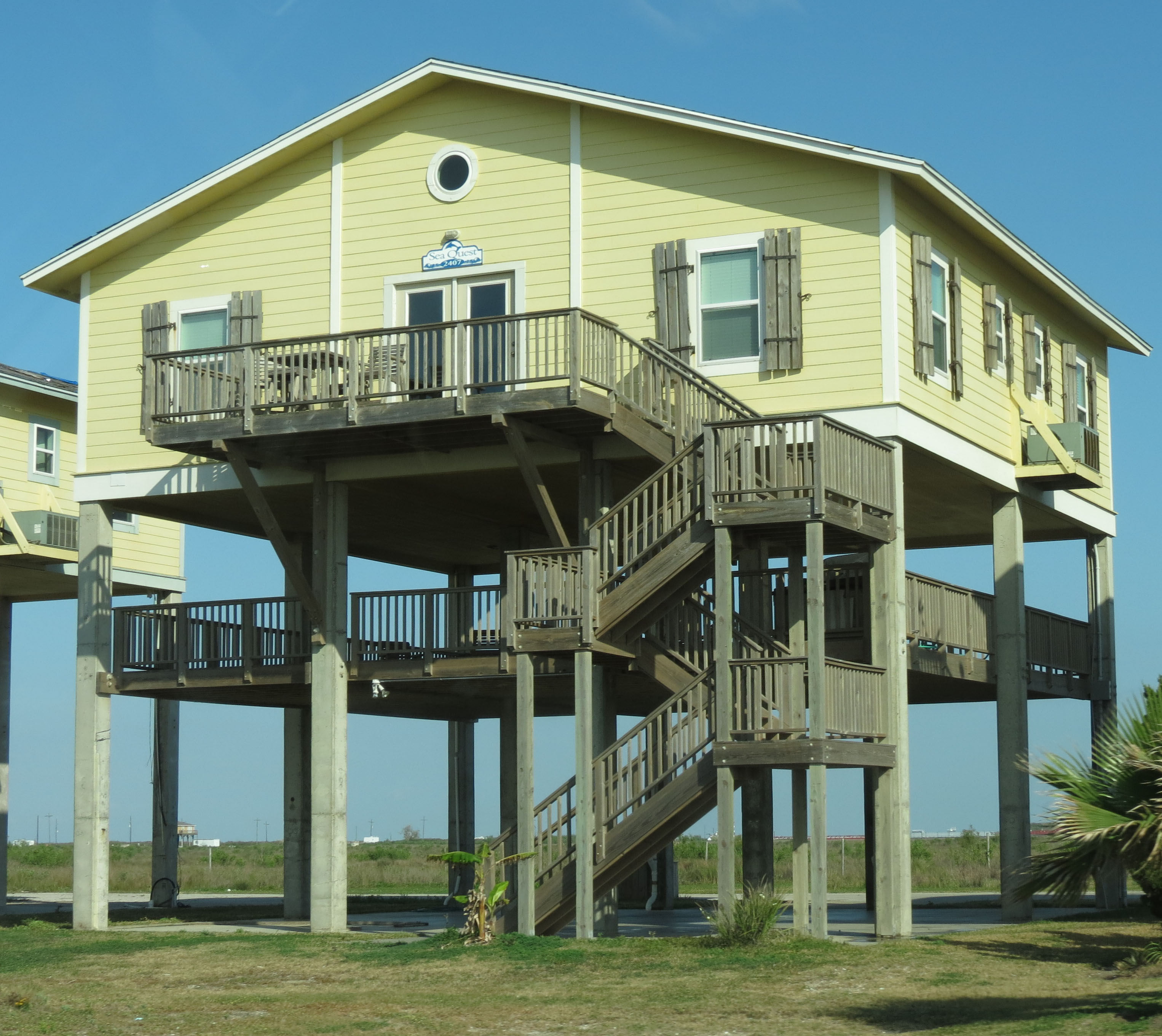 img_7683-house-on-stilts-w-ramp.jpg