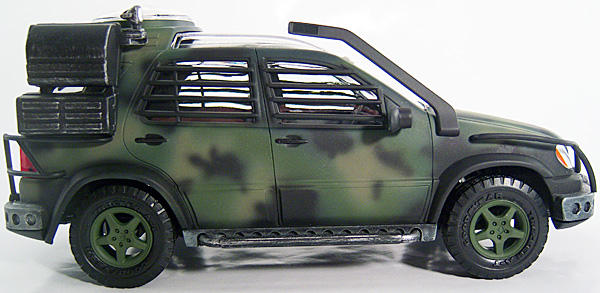 mercedez_benz_ml_320_jurassic_park_scale_model_by_firebladecomics_d6l75rk-fullview.jpg