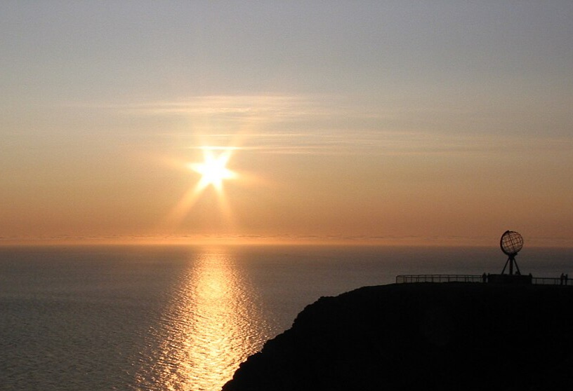 Midnight_sun.jpg