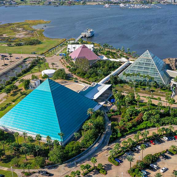 Moody-Gardens-Pyramids-and-Colonel-576.jpg