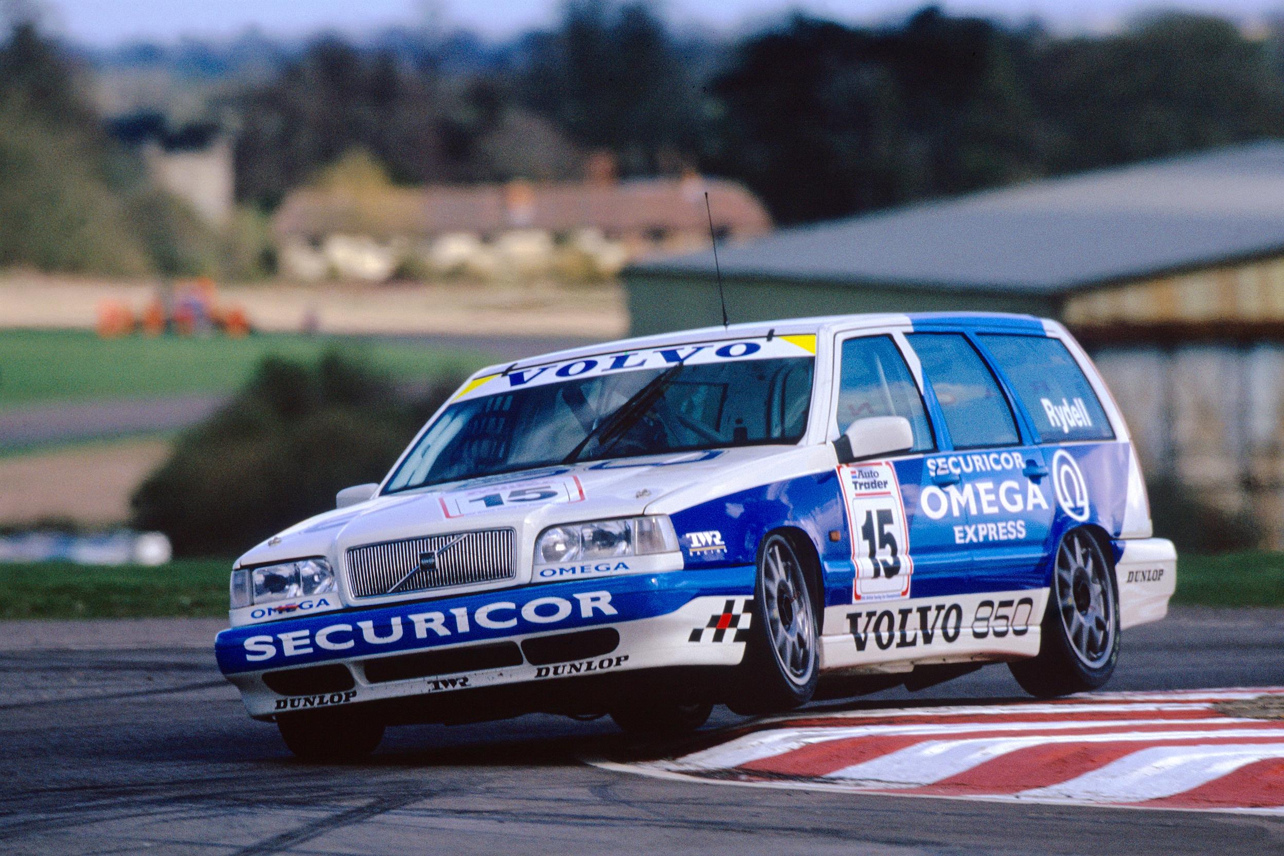 Rickard-Rydell-racing-the-Volvo-850-Estate-in-the-1994-British-Touring-Car-Championship-both-w...jpg