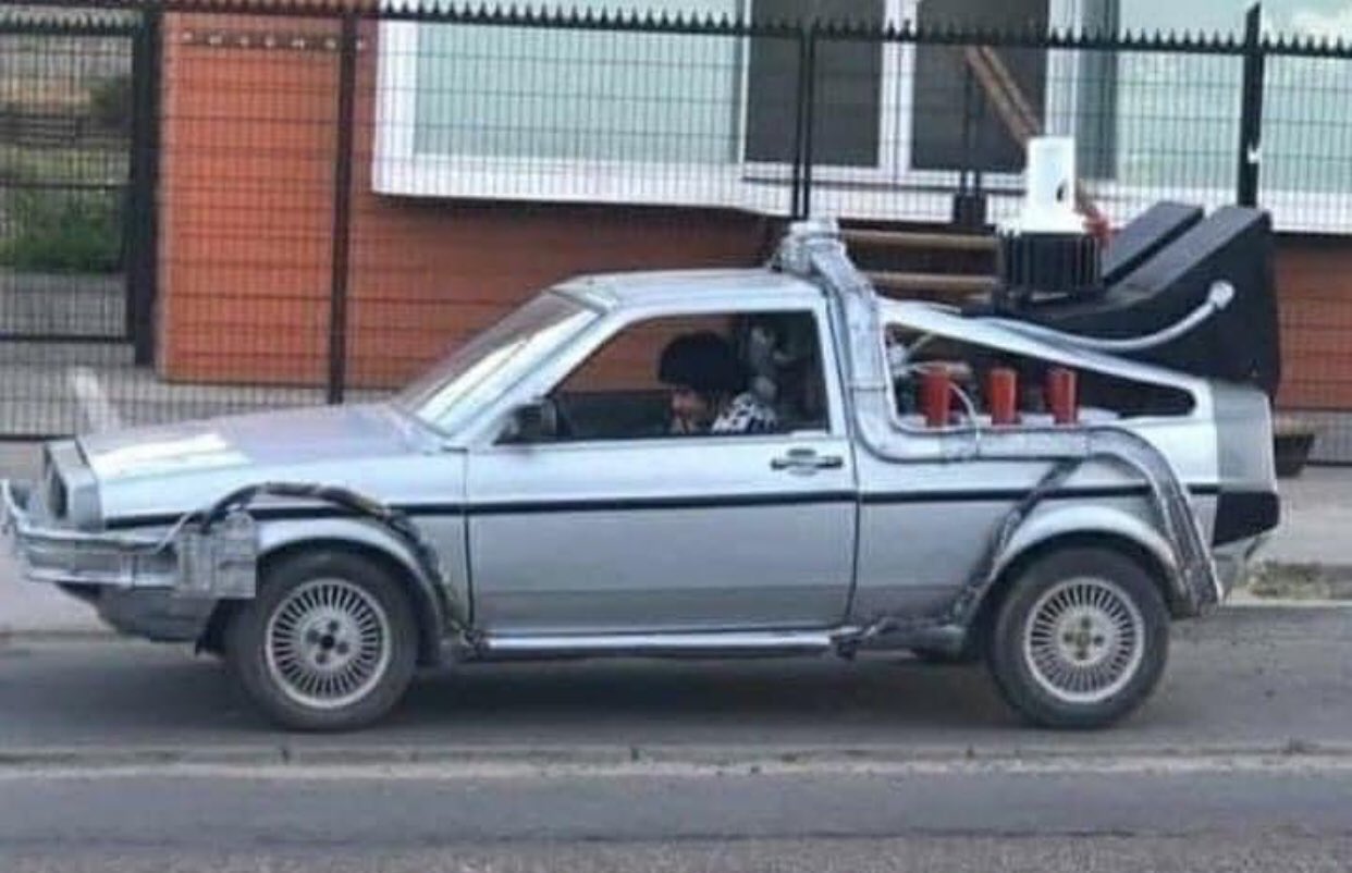 rubbish delorean.jpg