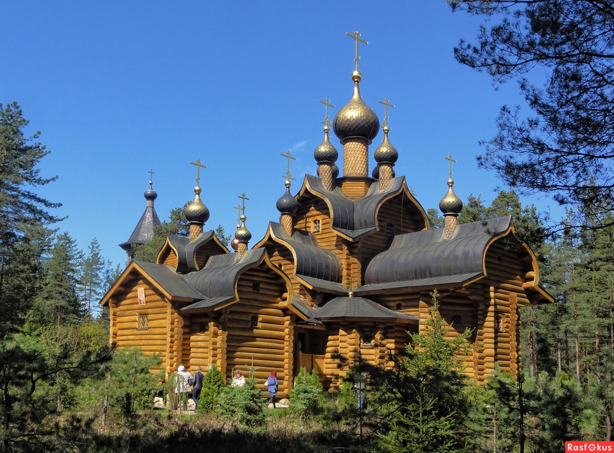 russian-church-horizontal-wood-log-dome.jpeg