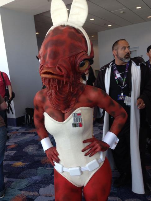 sexy-admiral-ackbar-star-wars-cosplay.jpg