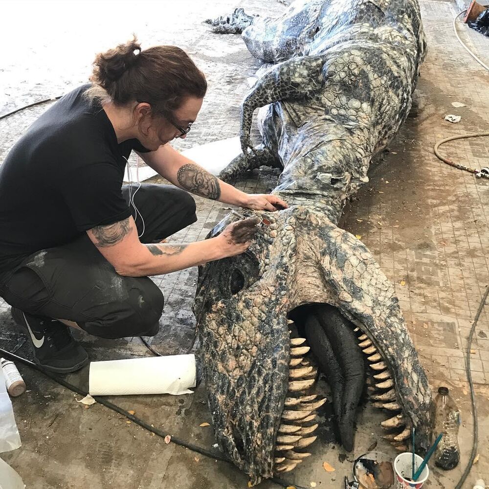 Teratophoneus_Carcass_2_with_Artist.jpg