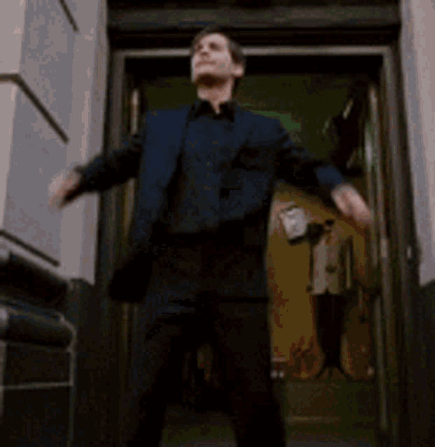 tobey-maguire-spider-man (1).gif