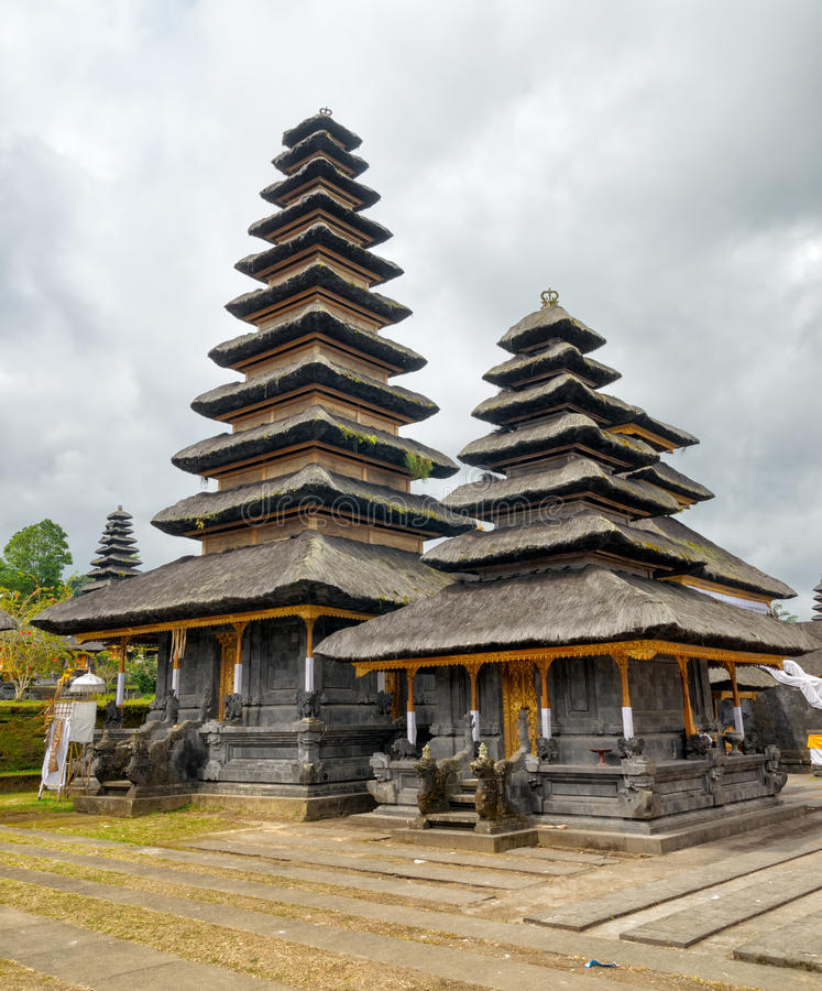 traditional-balinese-architecture-pura-besakih-temple-33713986.jpg