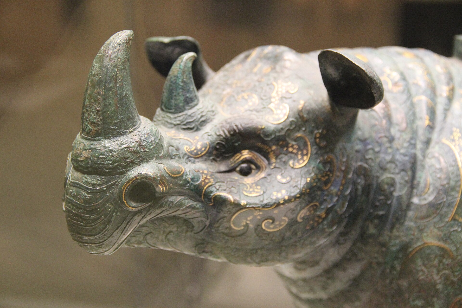 Western_Han_Bronze_Rhino_Zun_-_c.jpg